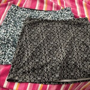 Bundle of 2 Tranquility EUC pull on soft skorts.sz Small. Blk/wt, and teal blues